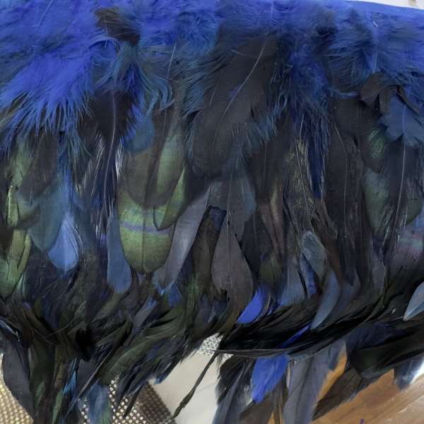 borde-plumas-azules-tejidos-yasmina.jpg