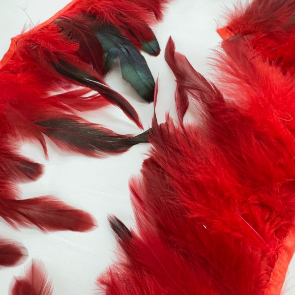 borde-plumas-rojo-tejidos-yasmina.jpg